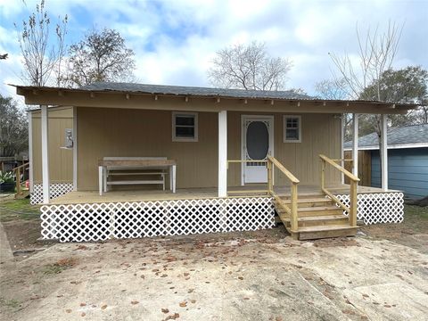 Photo of 520 Avenue E, Conroe, TX 77301 (MLS # 36142803)