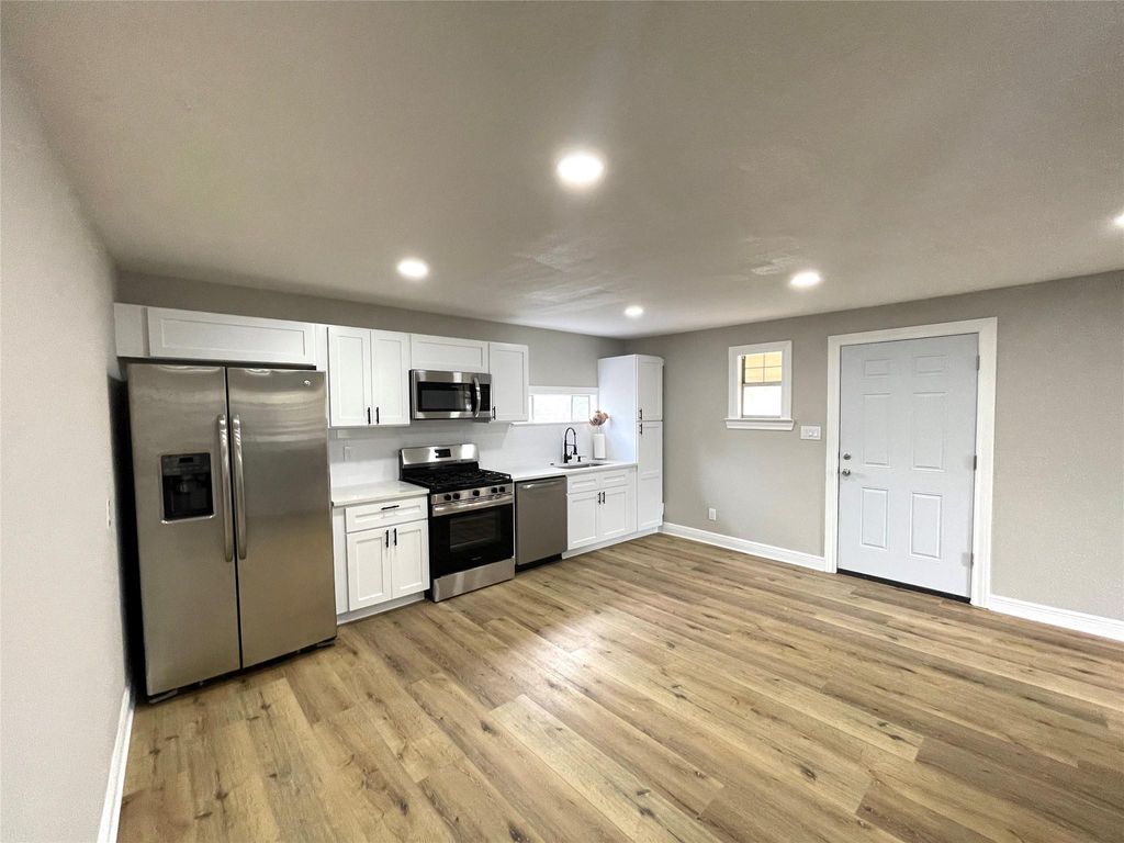 Photo of 520 Avenue E, Conroe, TX 77301 (MLS # 36142803)