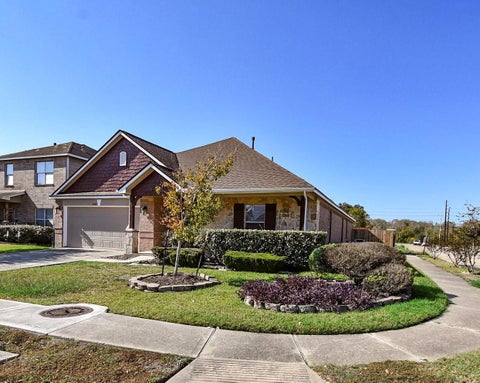 Photo of 8502 Parapet Place Pl, Rosharon, TX 77583 (MLS # 64027192)