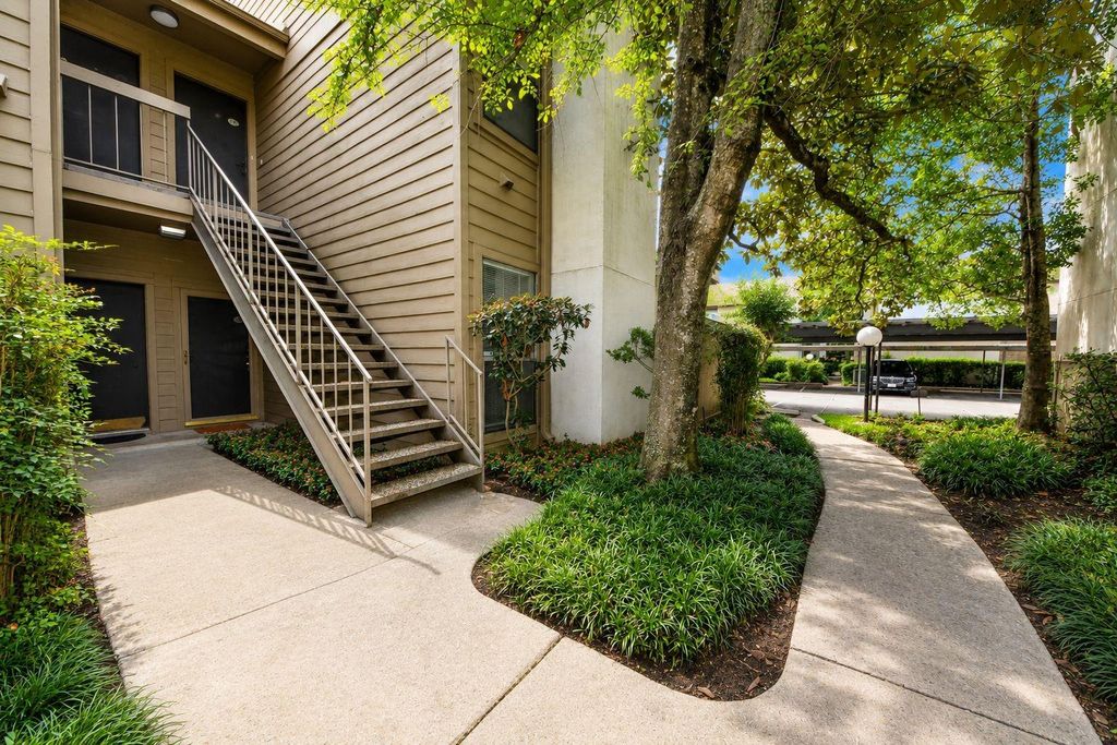 Photo of 10053 Westpark Drive #285, Houston, TX 77042 (MLS # 3872925)
