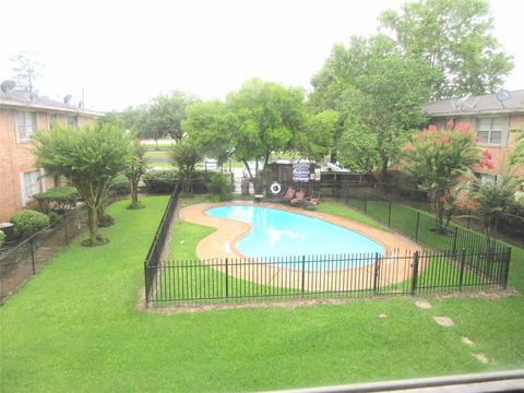 Photo of 1230 Shadowdale Drive #12, Houston, TX 77043 (MLS # 86641698)