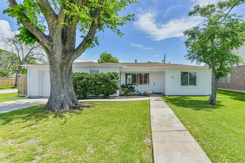 Photo of 332 N 7th Street, La Porte, TX 77571 (MLS # 19616261)