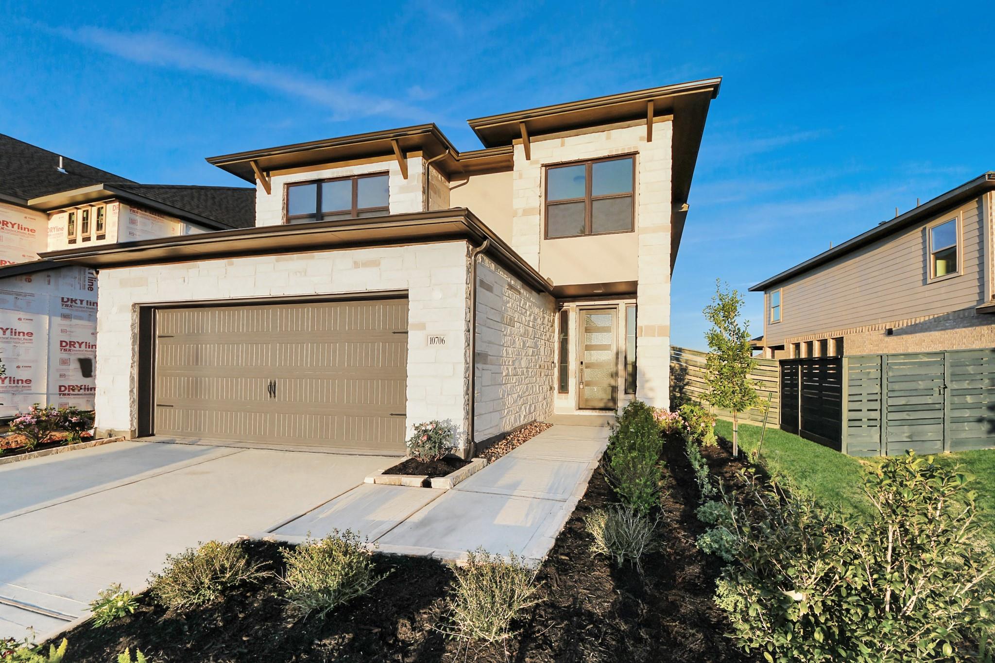 10706 Ursa Street