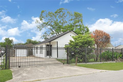 Photo of 8005 Wiggins Street, Houston, TX 77029 (MLS # 49995475)