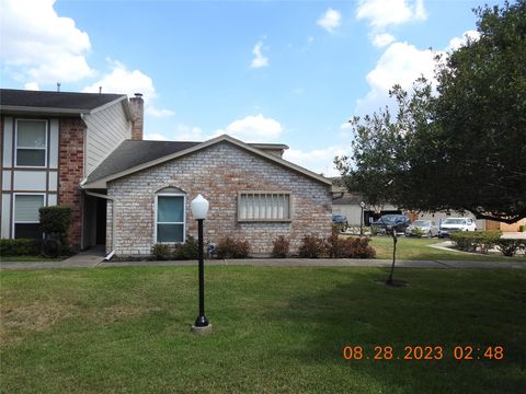 Photo of 22 Chapparal Court, Missouri City, TX 77459 (MLS # 22327391)