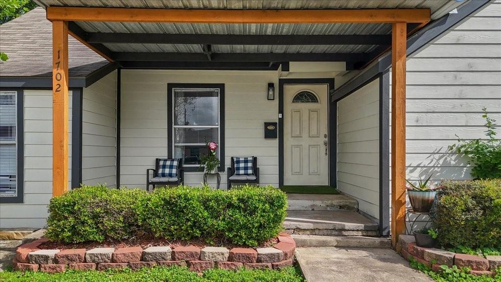 Photo of 1702 Alabama Street, Baytown, TX 77520 (MLS # 55985659)