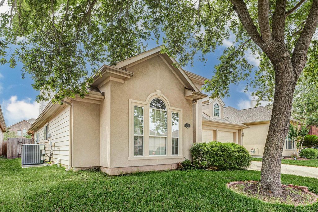 Photo of 2718 Ridgeglen Lane, Houston, TX 77082 (MLS # 48715241)