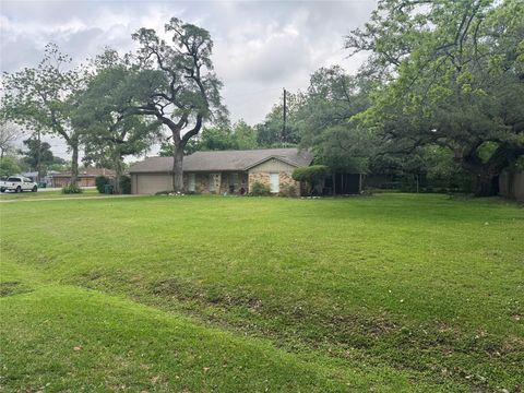 Photo of 9386 Livernois Road, Houston, TX 77080 (MLS # 43560206)