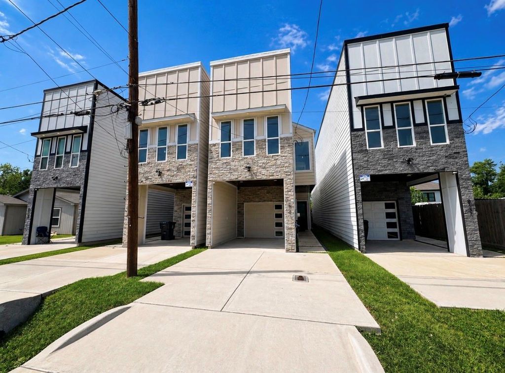 Photo of 8127 Saint Louis Street, Houston, TX 77028 (MLS # 36738180)