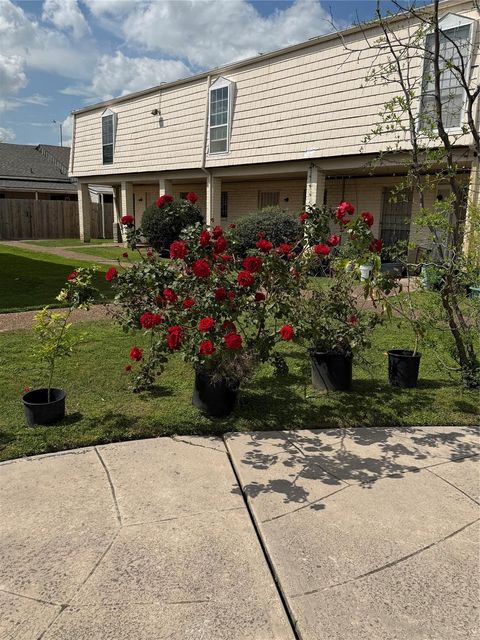 Photo of 6201 Ranchester Drive #22, Houston, TX 77036 (MLS # 7409192)