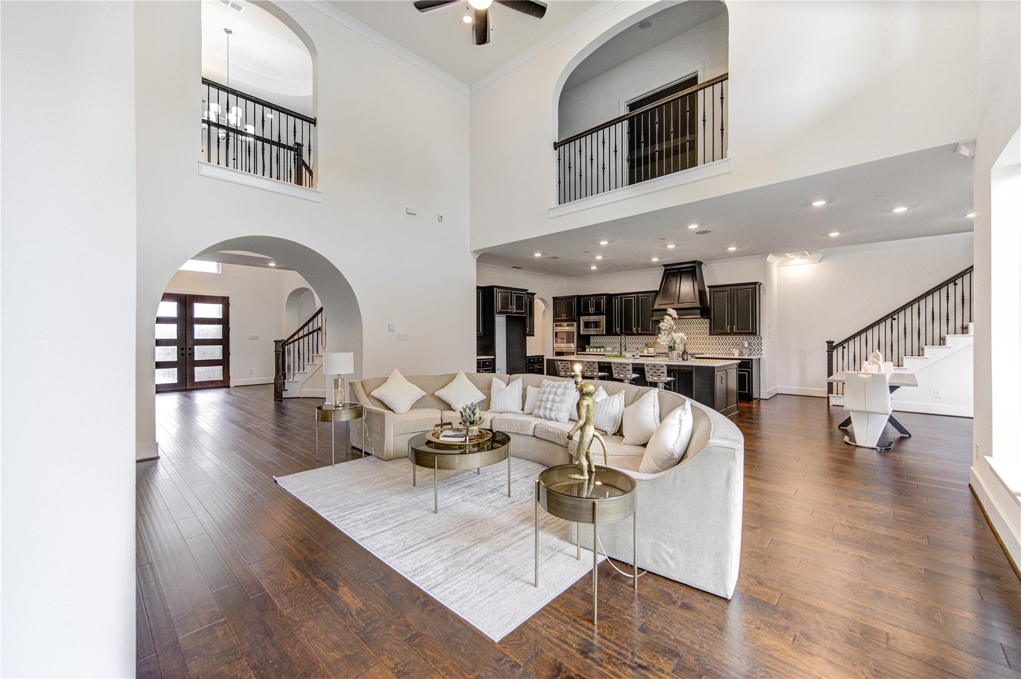 21339 Crescent Winged Drive