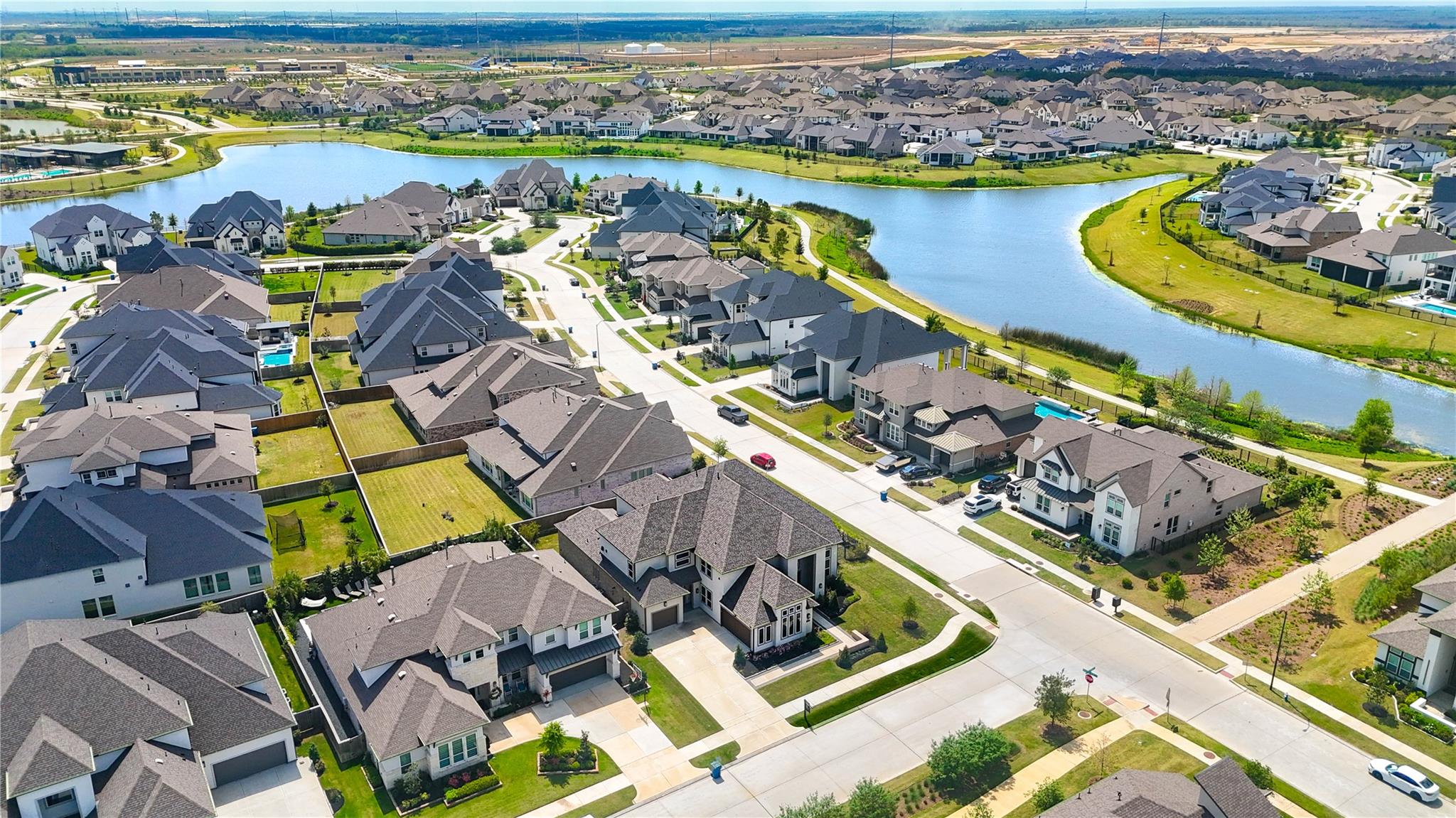 21339 Crescent Winged Drive