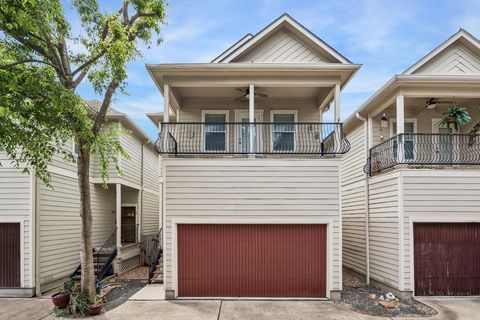 Photo of 1017 W 16th Street W, Houston, TX 77008 (MLS # 18120411)