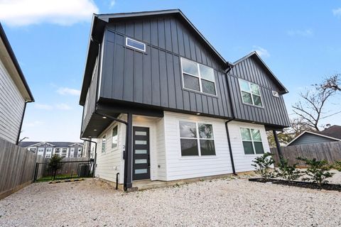 203 Danna Lane Houston TX 77009