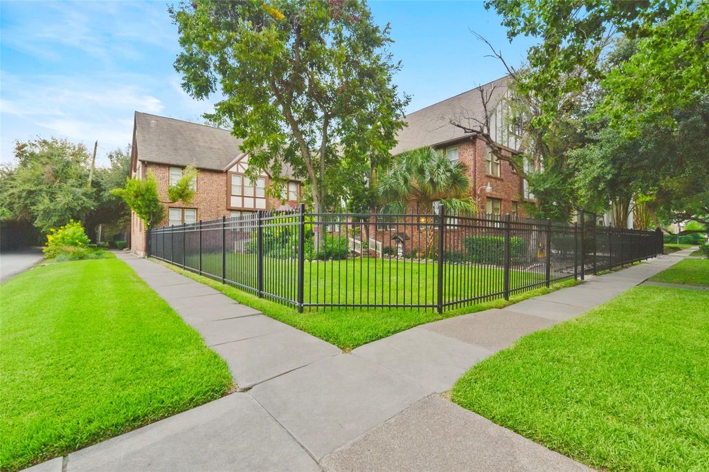 Photo of 436 Westmoreland Street #5, Houston, TX 77006 (MLS # 57830307)