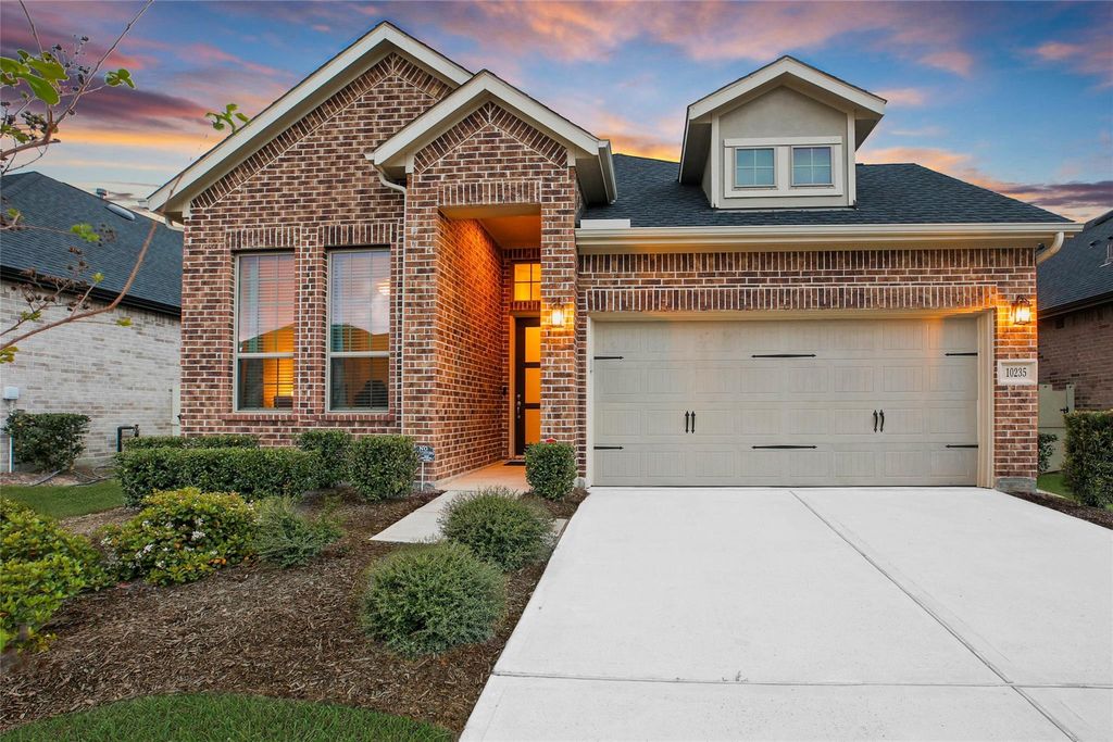 Photo of 10235 Bayou Oaks Drive, Conroe, TX 77385 (MLS # 31507814)