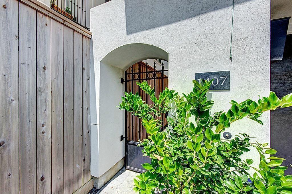1407 Knox Street