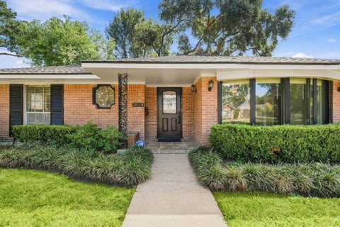 Photo of 7823 Twin Hills Drive, Houston, TX 77071 (MLS # 13937581)
