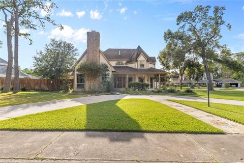 Photo of 600 Nottingham Lane, Dickinson, TX 77539 (MLS # 10335624)