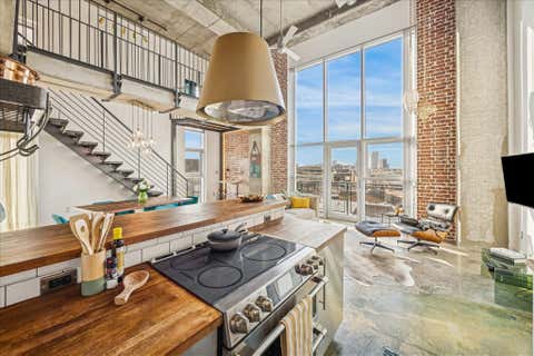 Condo For Sale - 2000 Bagby Street #5400<br/> Harris County, Houston, TX 77002