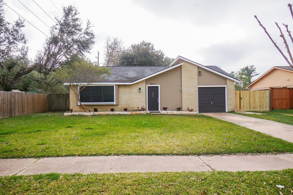 Photo of 2711 Pheasant Creek Drive, Sugar Land, TX 77498 (MLS # 91664330)