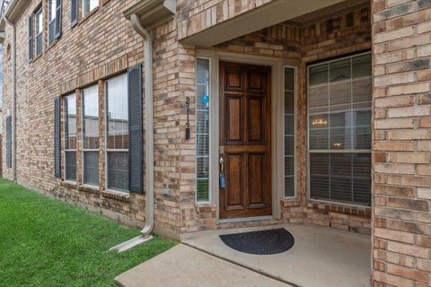 Townhouse For Sale - 2714 Windy Thicket Lane<br/> Houston, TX 77082