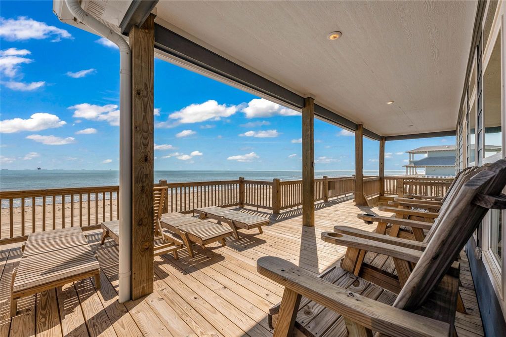 Photo of 1240 Gulf Road, Crystal Beach, TX 77650 (MLS # 87791916)