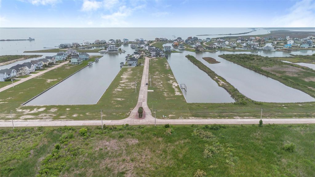 Photo of 4 Teakettle, Hitchcock, TX 77563 (MLS # 24540212)
