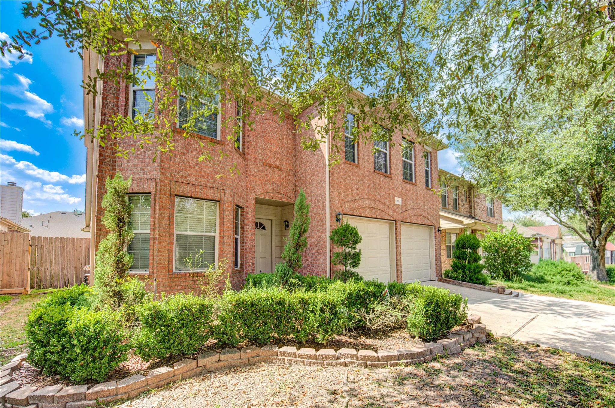 5711 Kenwood