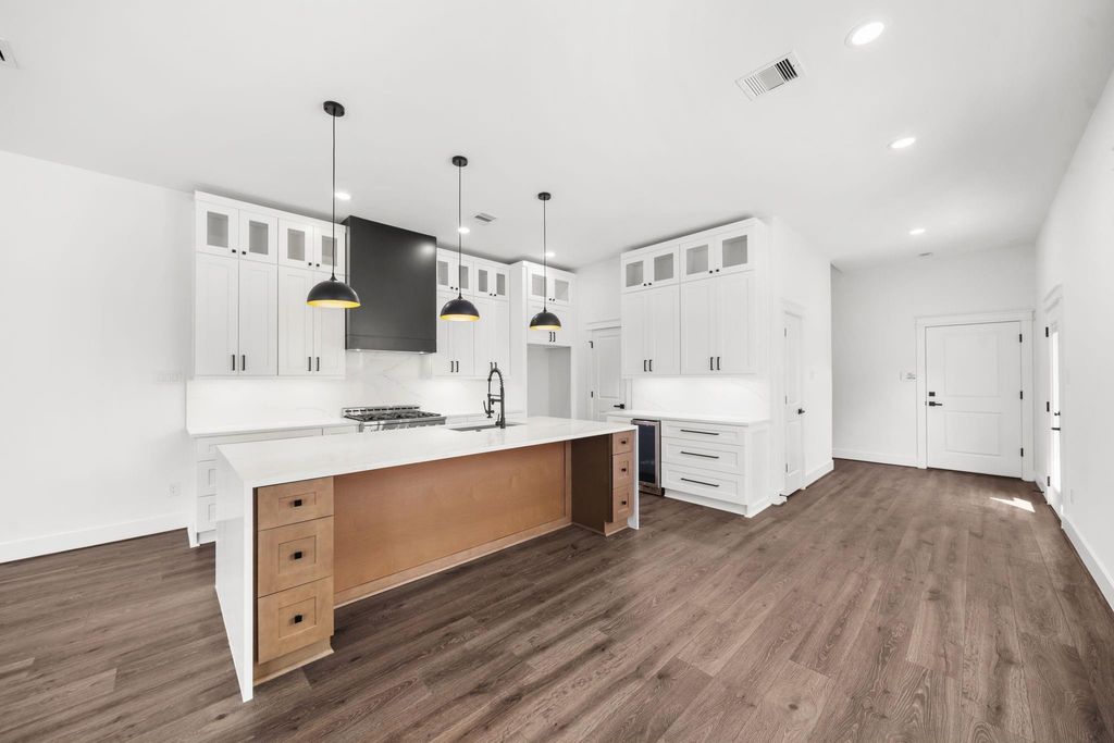 Photo of 419 E 32nd Street, Houston, TX 77018 (MLS # 80193169)