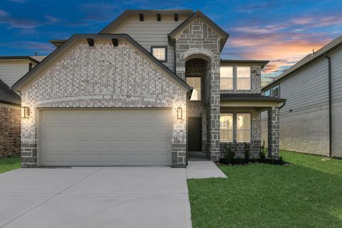 Photo of 12027 Maple Oak Drive Dr, Houston, TX 77066 (MLS # 12489817)
