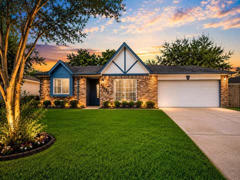 Photo of 13823 Towne Way Drive, Sugar Land, TX 77498 (MLS # 70600643)