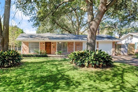 Photo of 3611 Galway Lane, Houston, TX 77080 (MLS # 80593725)