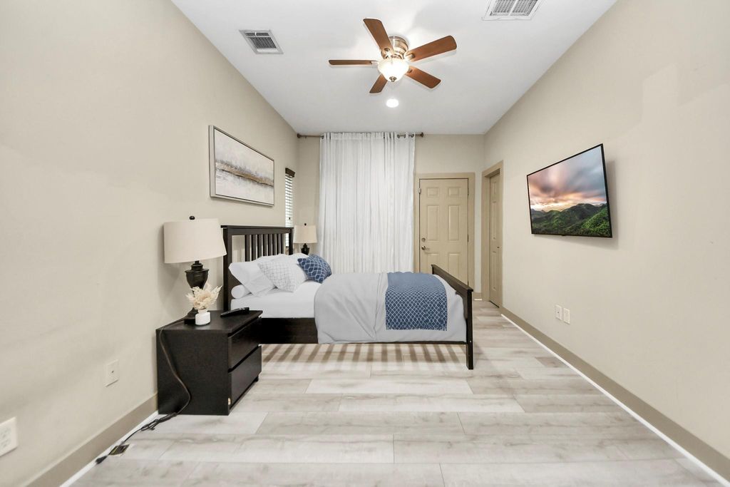 Photo of 4510 Inker Street #B, Houston, TX 77007 (MLS # 57383578)