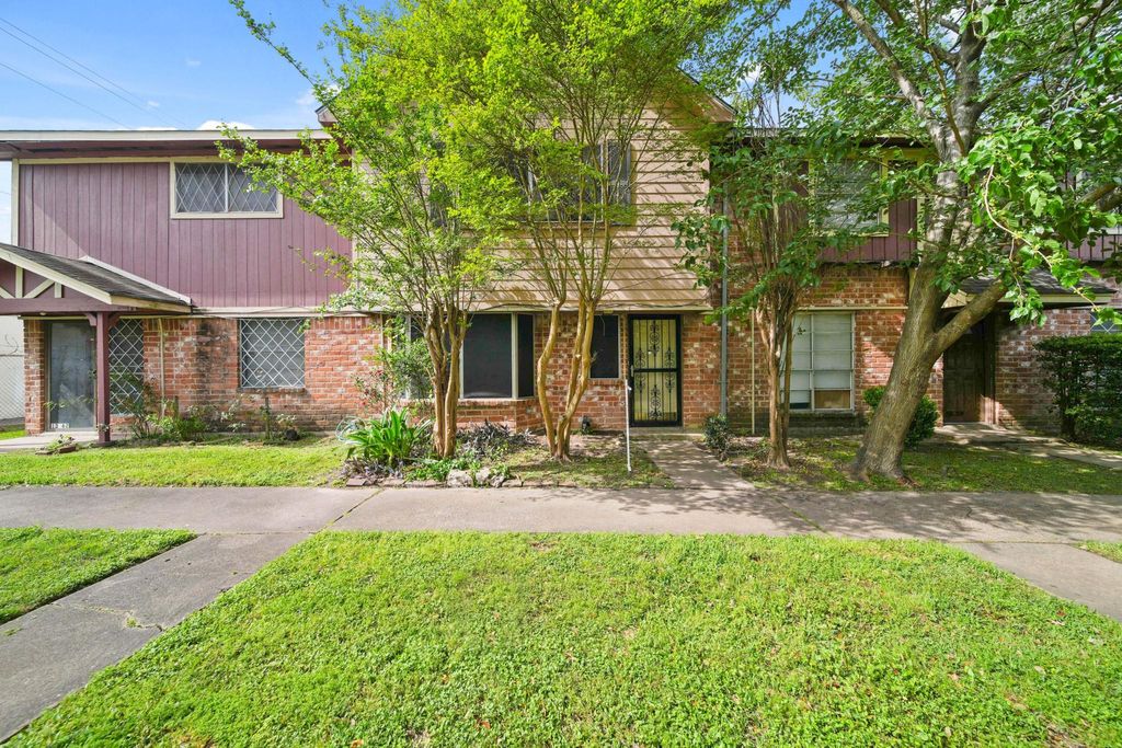 Photo of 13464 Castilian Drive #2, Houston, TX 77015 (MLS # 36336806)
