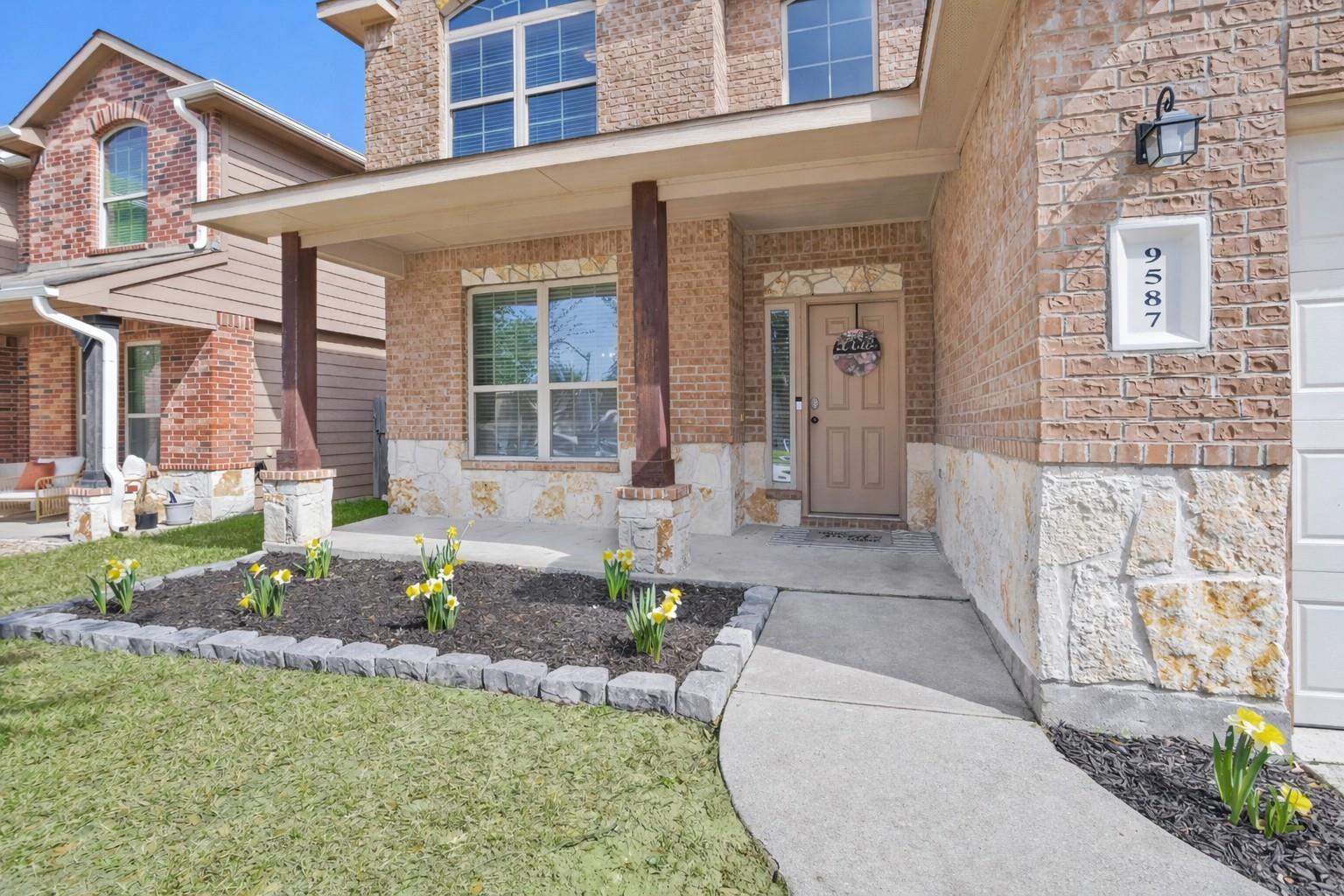9587 E Woodmark
