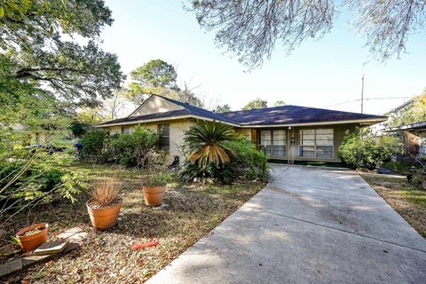 Photo of 10302 Woodwind Drive, Houston, TX 77025 (MLS # 88939019)