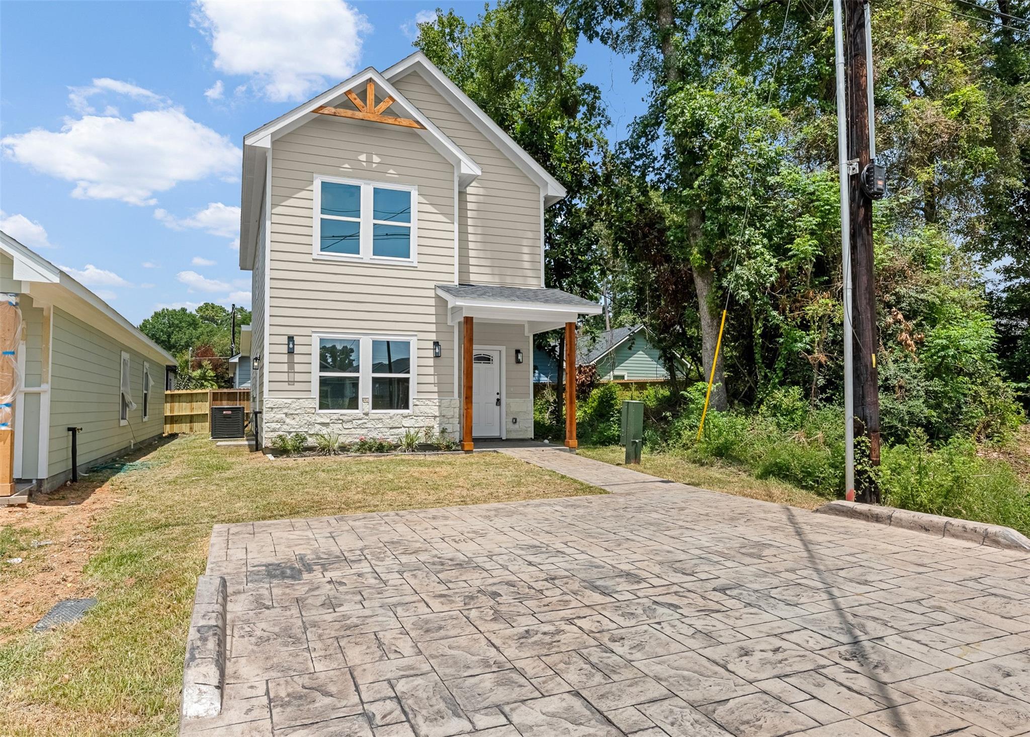 16736 E Ivanhoe