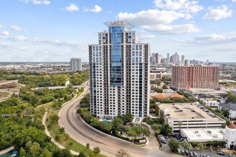 Photo of 3333 Allen Parkway #1907, Houston, TX 77019 (MLS # 23365336)