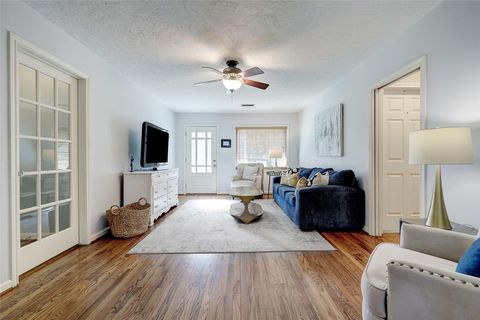 Photo of 1070 Lamonte Lane, Houston, TX 77018 (MLS # 27714347)