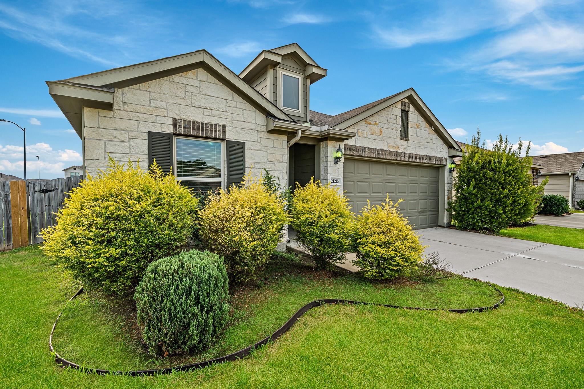 21215 Trumpet Lily Trail