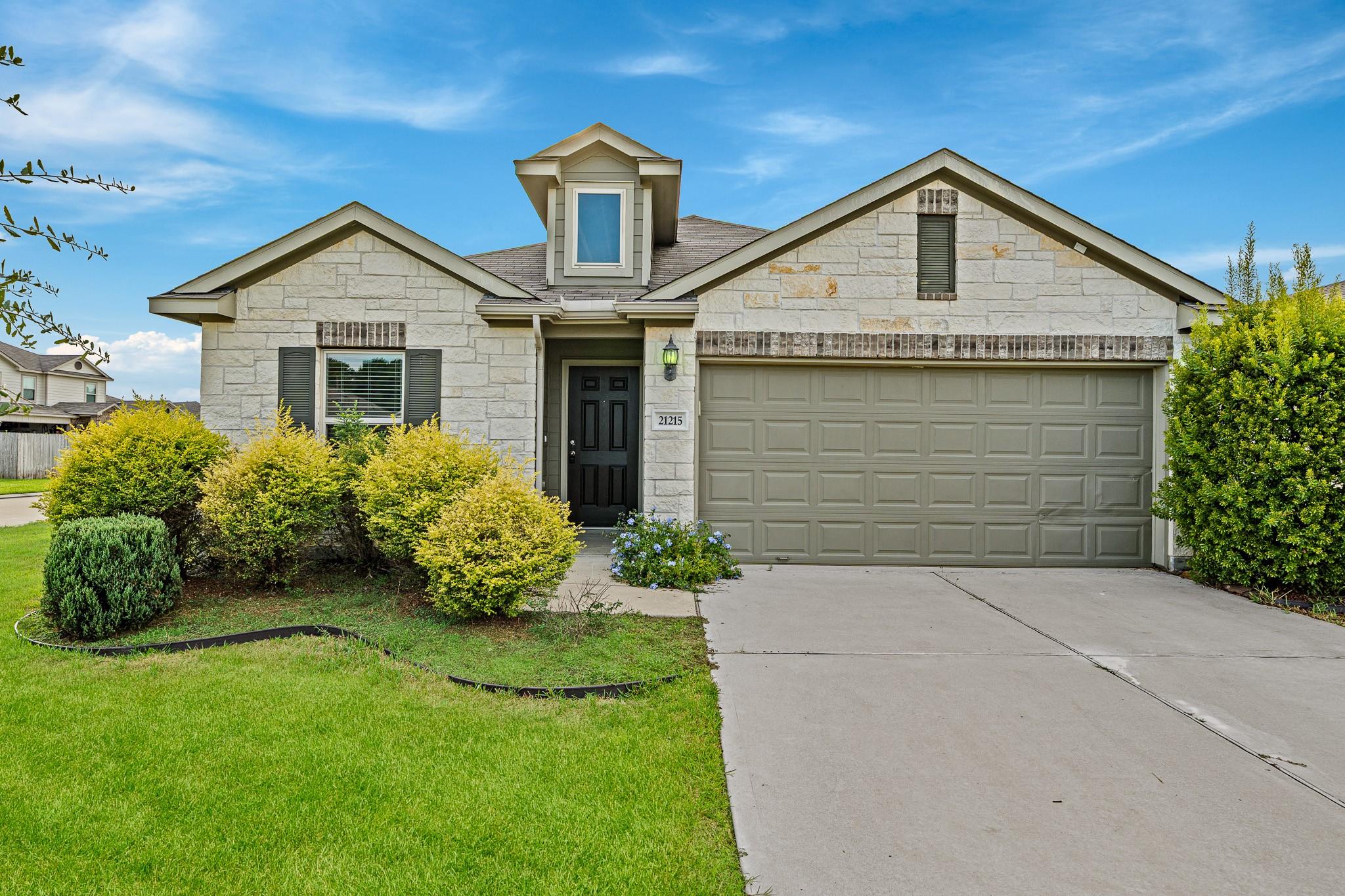 21215 Trumpet Lily Trail