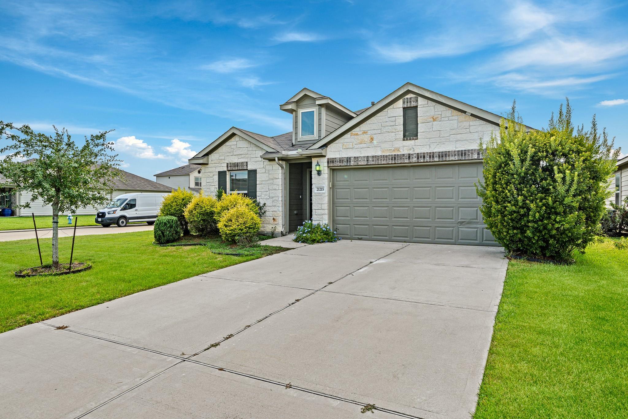 21215 Trumpet Lily Trail