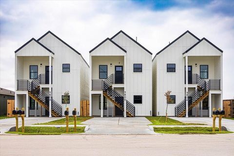 Photo of 9804 Pelsey Street #A-B, Houston, TX 77029 (MLS # 48348935)