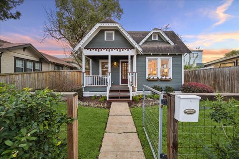 Photo of 1305 Enid Street, Houston, TX 77009 (MLS # 61710273)