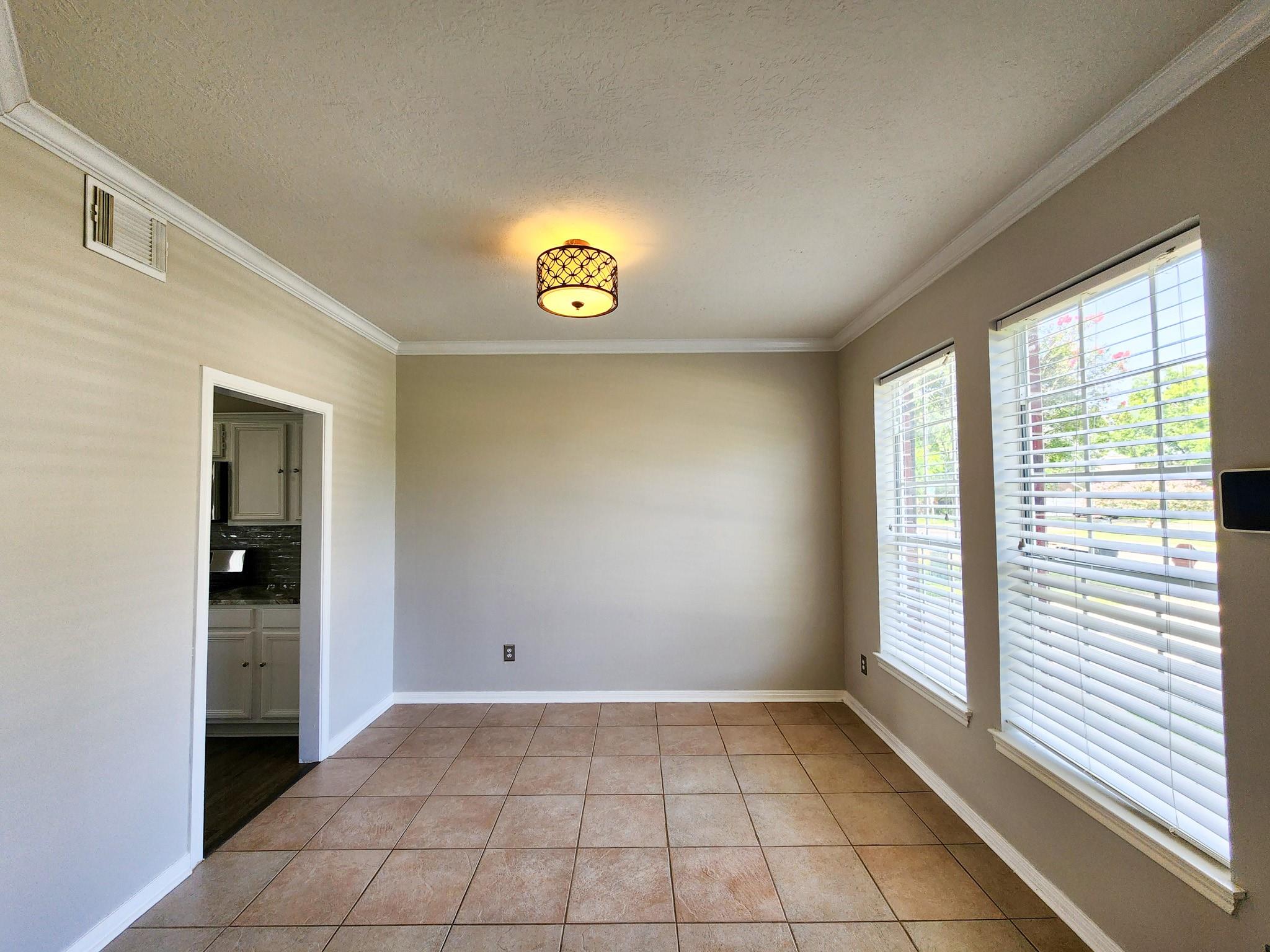 2412 N Mission Circle