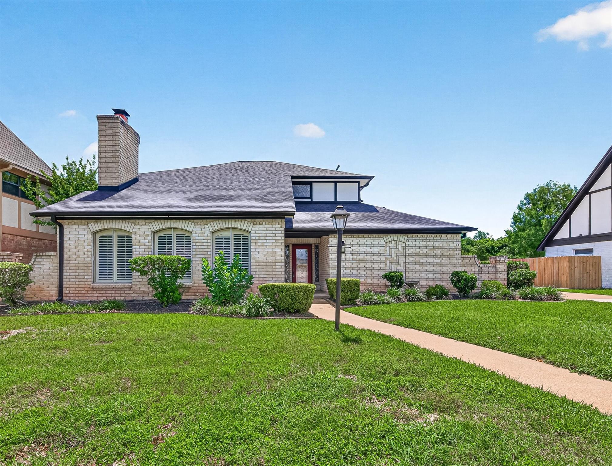 4003 W Valley Drive