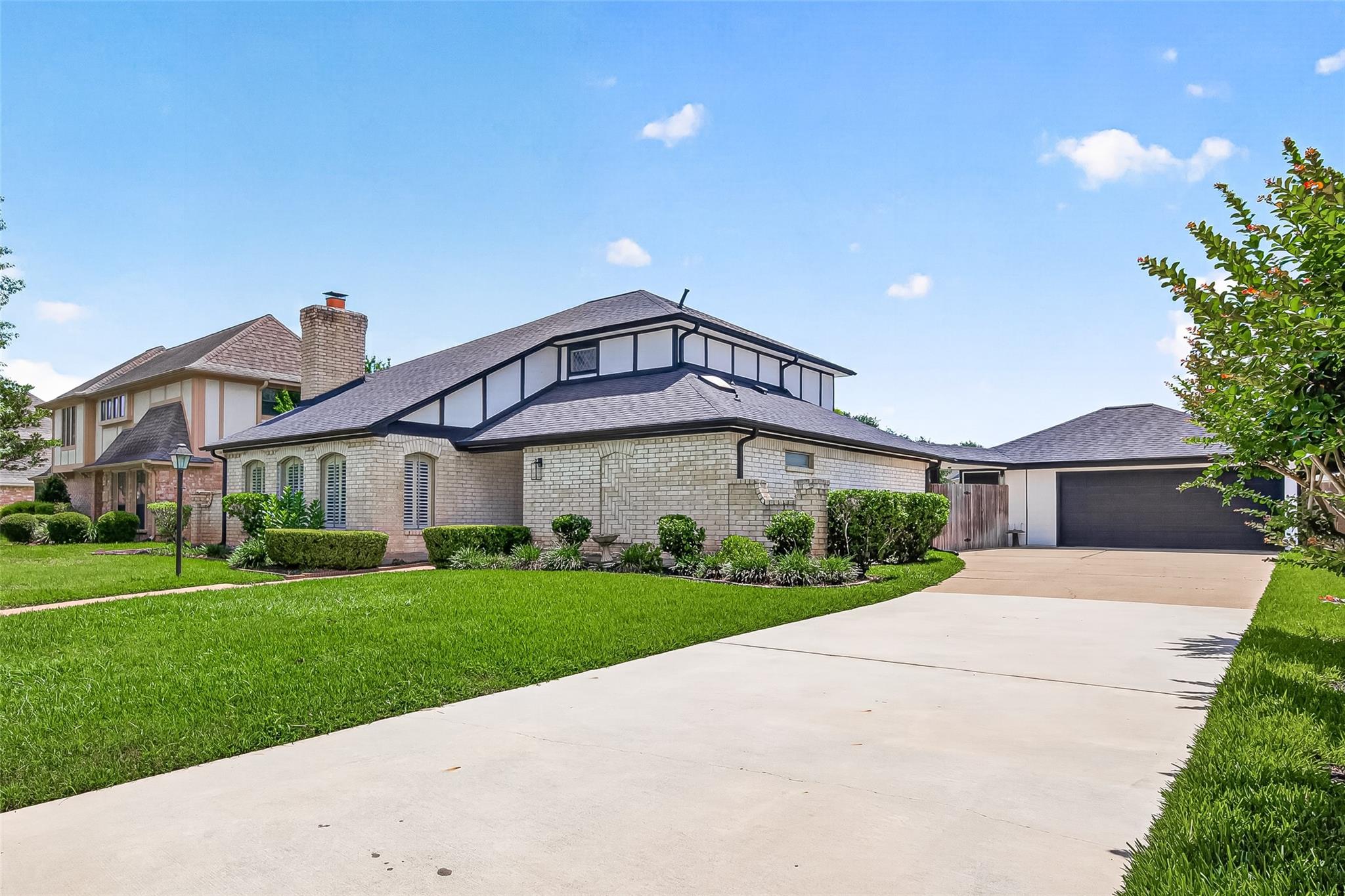 4003 W Valley Drive