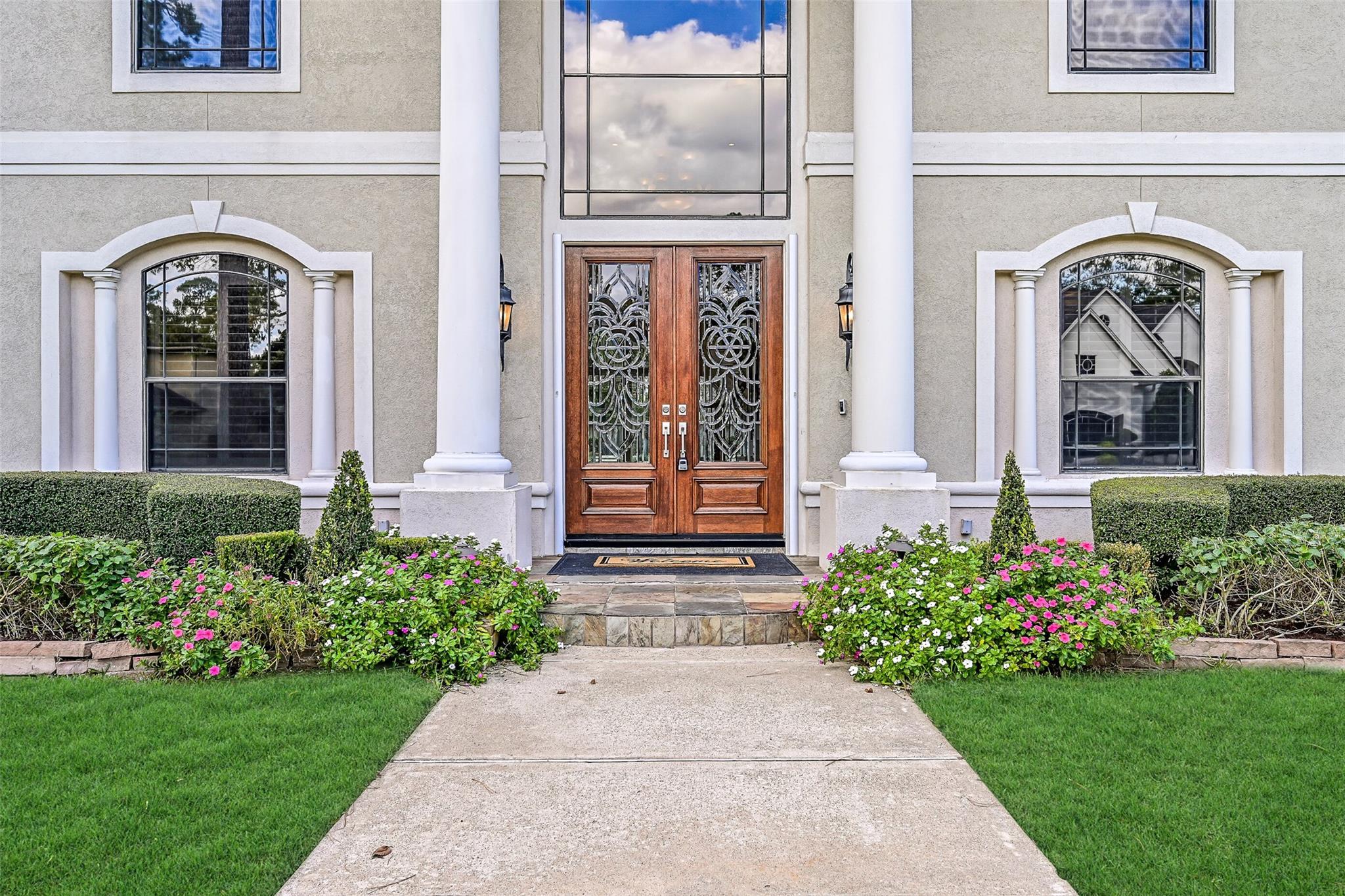 610 Royal Oaks Drive