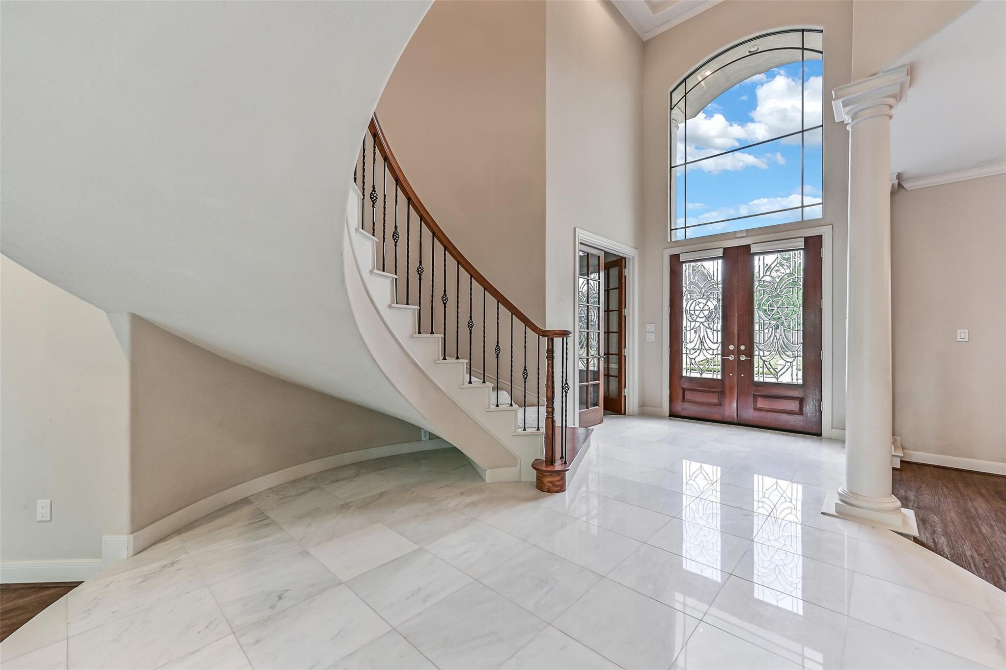 610 Royal Oaks Drive